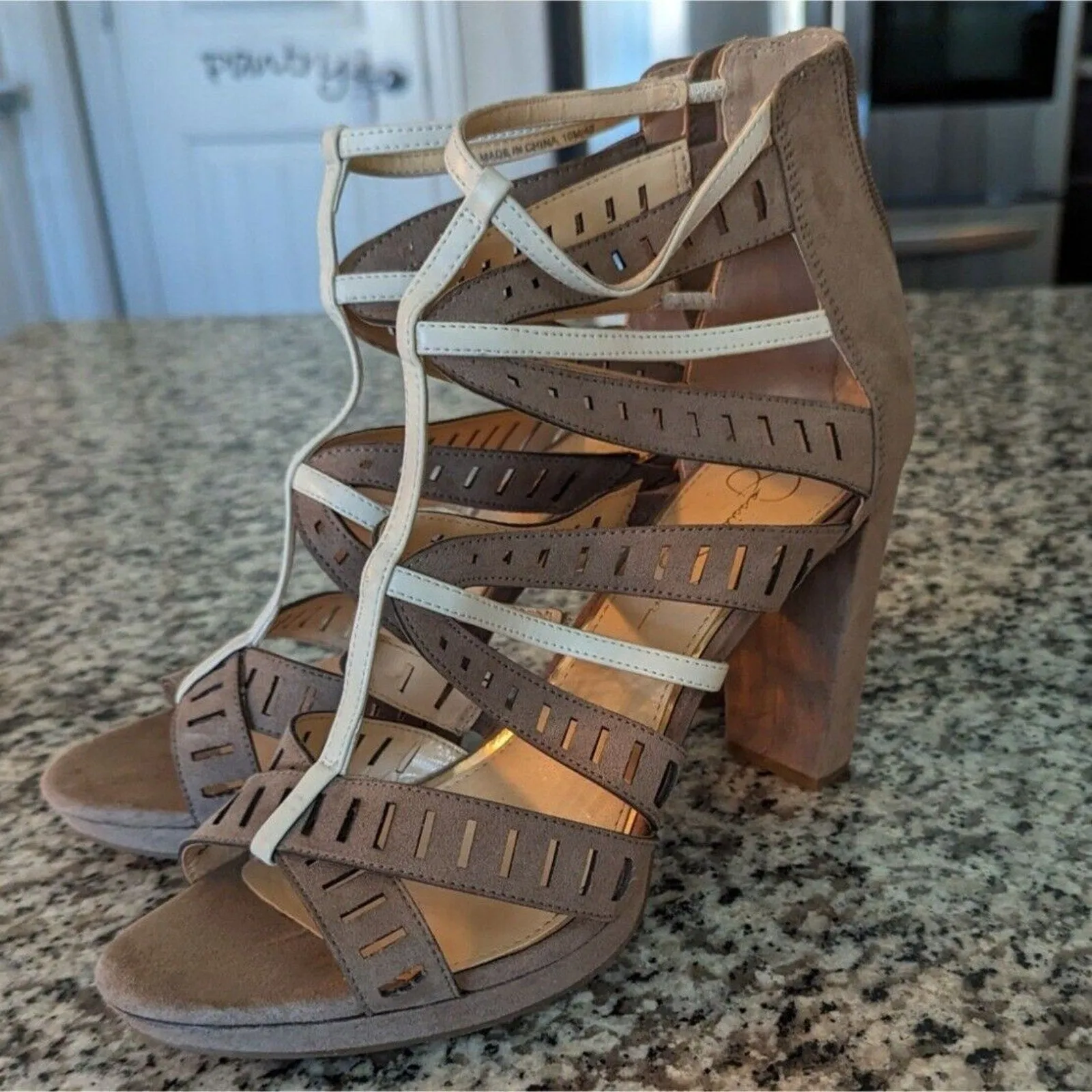 Jessica Simpson Womens Sz 10 Block High Heels Strappy Beige Faux Suede