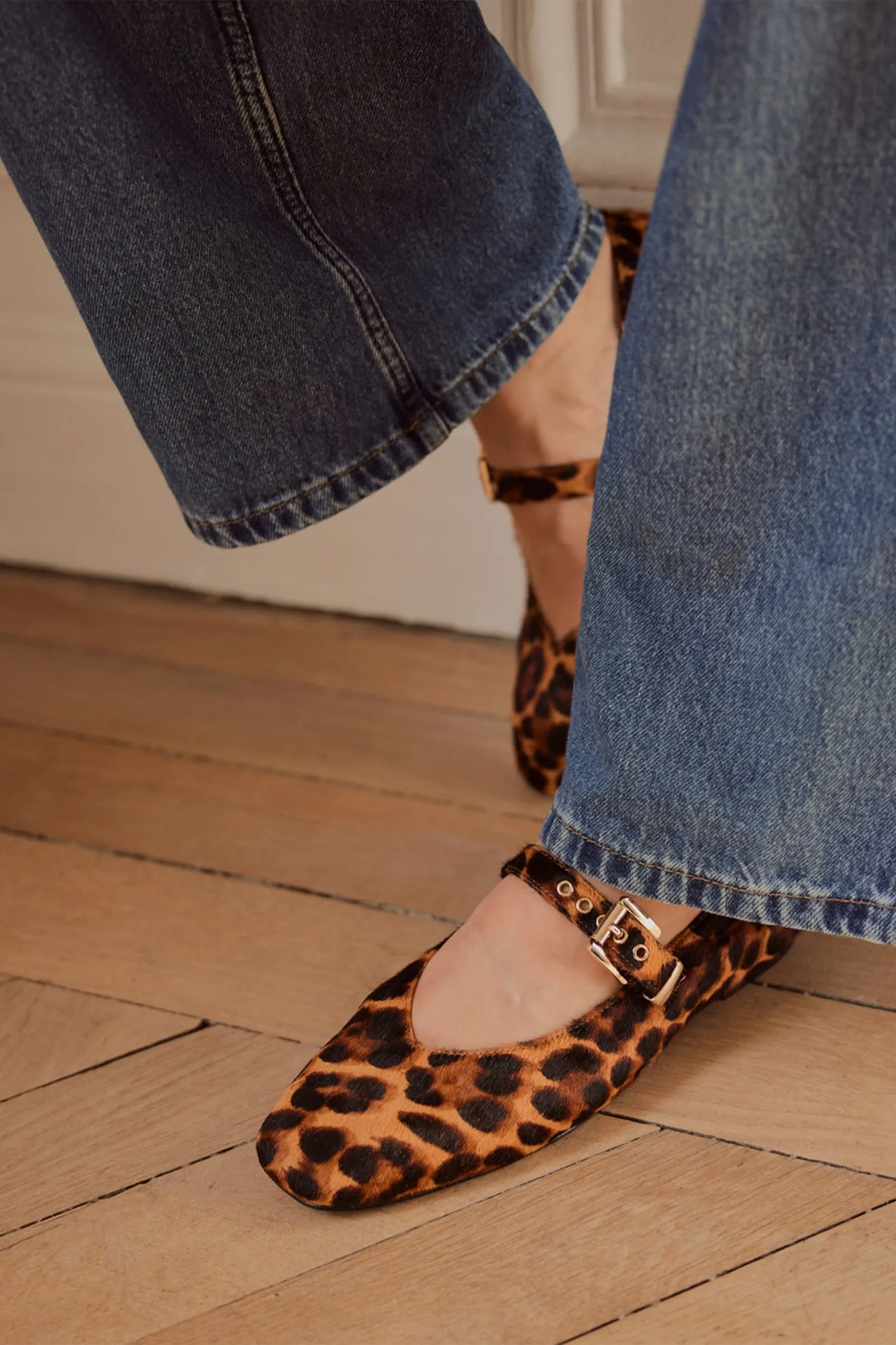Leopard Print Textured Ballet Pumps
