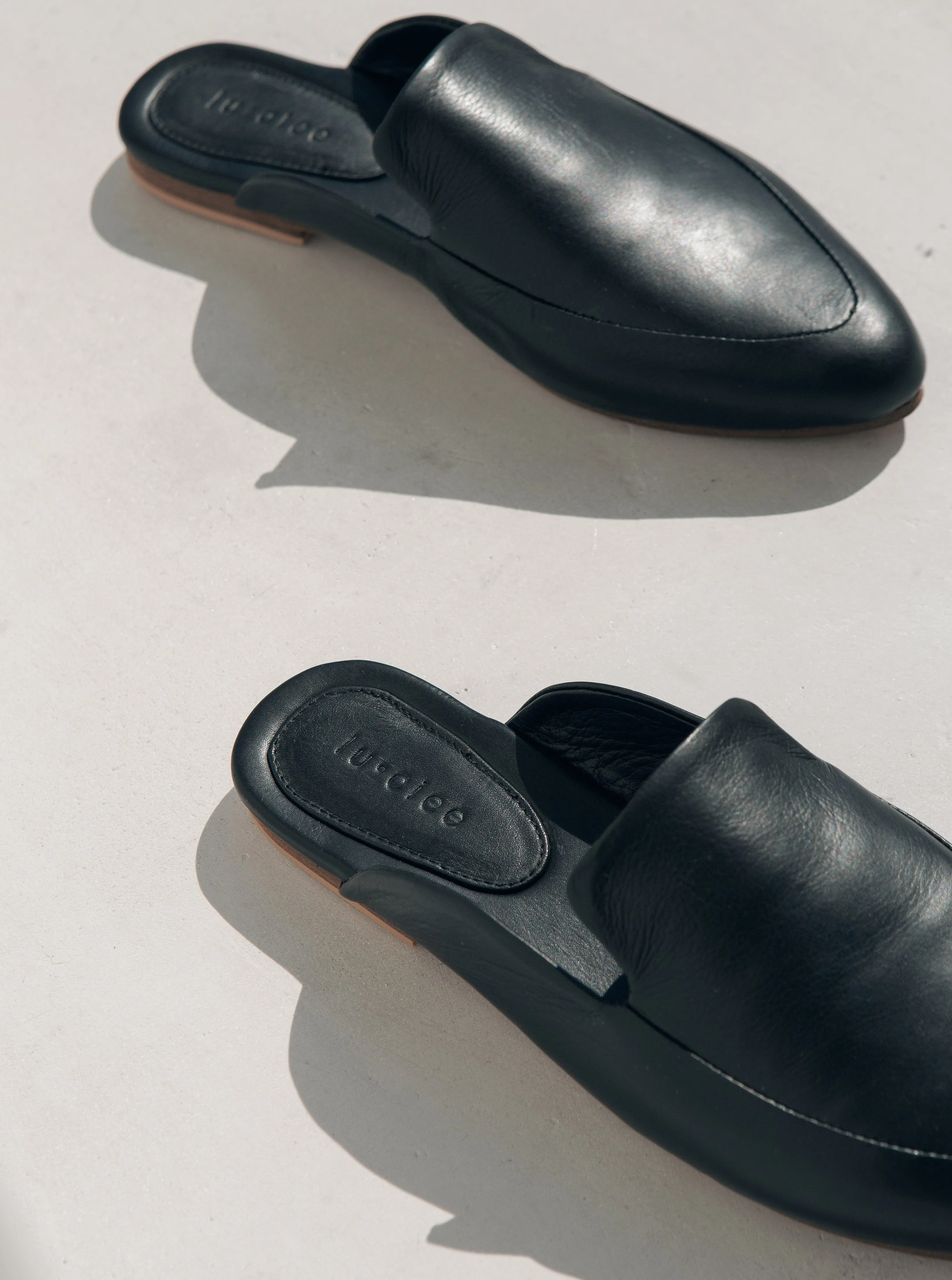 Love78 Leather Slipper