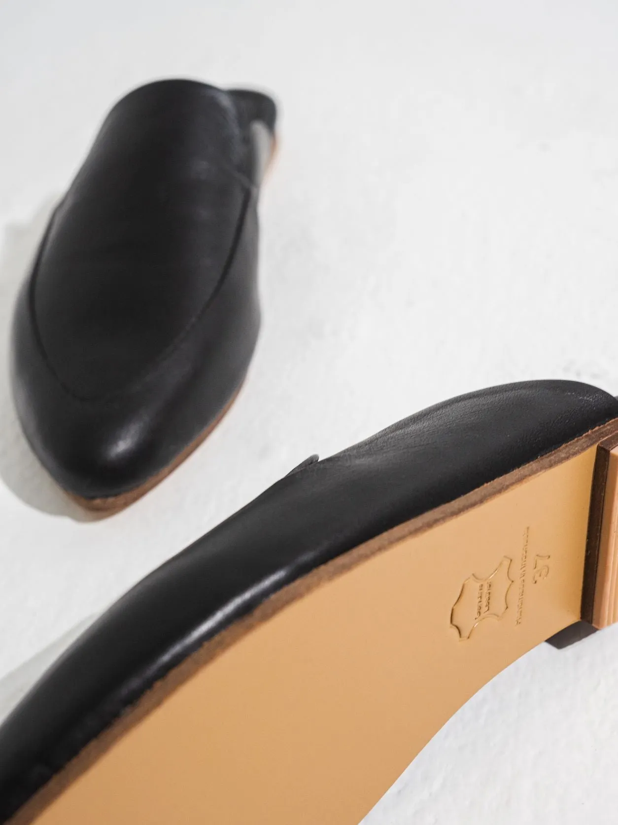 Love78 Leather Slipper