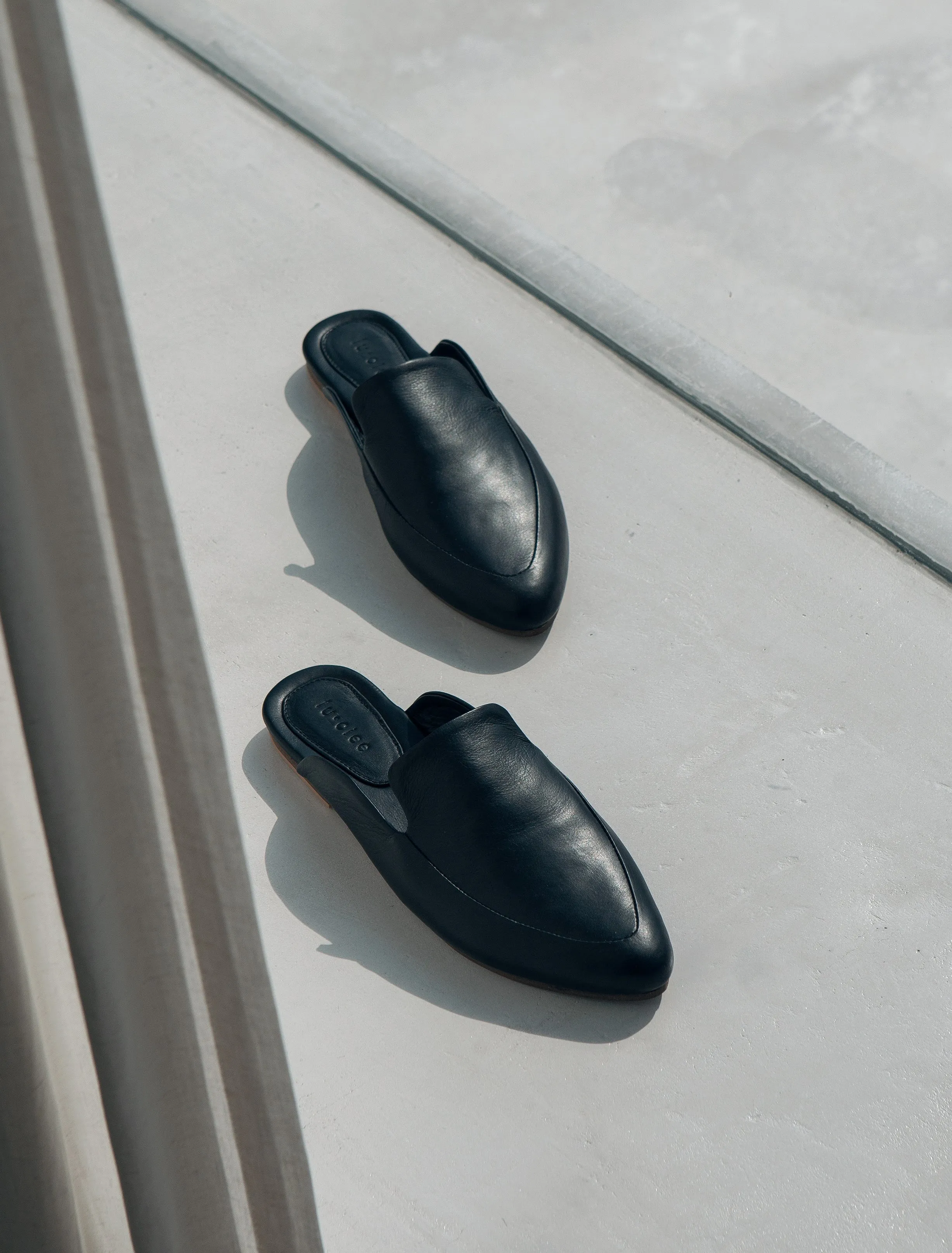 Love78 Leather Slipper