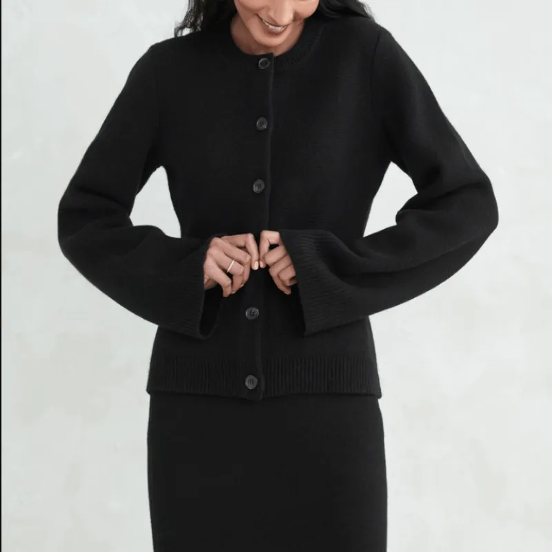 Pre-Christmas discount, super soft button cardigan